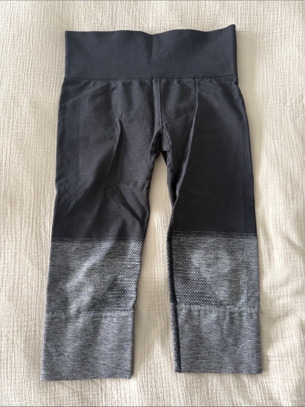 Lululemon Flow & Go Seamless Crop Leggings - Black Grey Ombré - Size 6